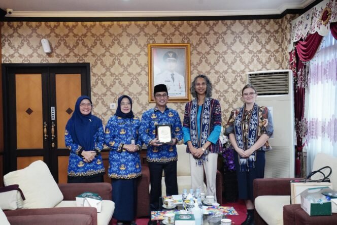 
					Sasana Inklusi dan Gerakan Advokasi Difabel (SIGAB) Indonesia menyambut kunjungan Wakil Duta Besar Australia untuk Indonesia, Ibu Gita Kamath di Kota Balikpapan untuk meninjau perkembangan Program Kemitraan Australia-Indonesia Menuju Masyarakat Inklusif (INKLUSI) yang diimplementasikan di kota ini. 