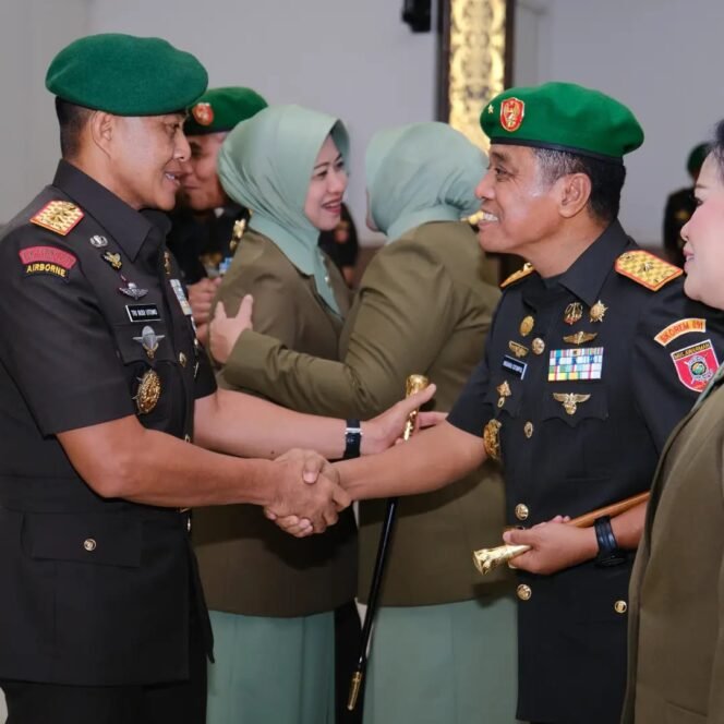 
					Mayjen TNI Tri Budi Utomo Pimpin Serah Terima Jabatan Danrem 091/ASN, Danrindam VI/Mlw dan Kakudam VI/Mlw

