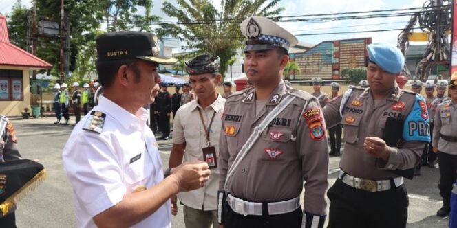 
					PJ Walikota Tarakan Bustan Memimpin Apel Gelar Pasukan Operasi Ketupat 2024 di Mapolres Tarakan. Foto: ist
