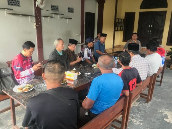 
					Polda Kaltara gelar Jumat Curhat guna menyerap dan mendengarkan aspirasi dari masyarakat yang dipimpin langsung oleh Dir Binmas Polda Kaltara, Jumat (03/05/24).â€¨â€¨

