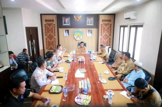 
					Bupati Ibrahim Ali memimpin langsung Rapat Koordinasi Persiapan Kedatangan Tuan Guru Ustadz Prof. H. Abdul Somad Batubara, Lc., D.E.S.A., Ph.D dalam rangka Tabligh Akbar di Kabupaten Tana Tidung.

