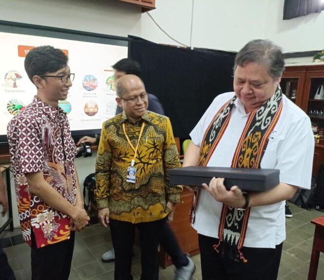 
					Otorita Ibu Kota Nusantara (IKN), melalui Tim Kedeputian Bidang Pendanaan dan Investasi OIKN, turut mendukung acara Canisius Collese Alumni Day (CCAD) di Gedung Kanisius Kolese, Jakarta, pada Sabtu (11/05/24).

