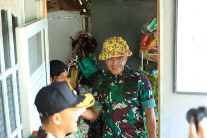 
					Kedekatan Pangdam VI/Mlw Bersama Warga Kota Balikpapan