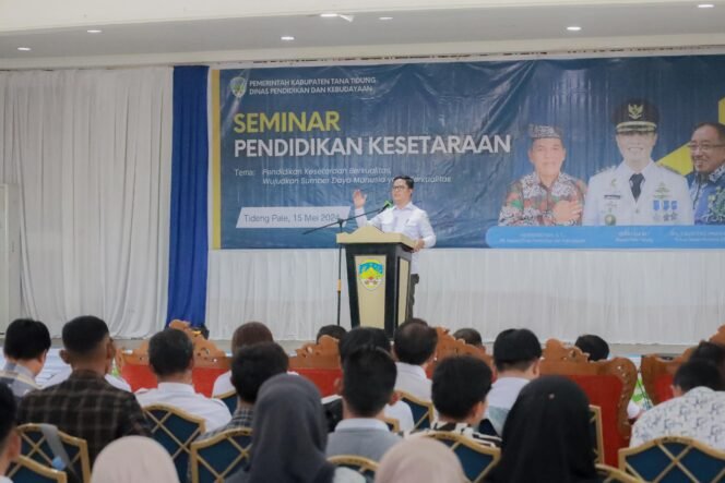 
					KTT PINTAR : Bupati Tana Tidung Ibrahim Ali membuka seminar Pendidikan Kesetaraan bertempat di Gedung Pertemuan Dinas Pendidikan dan Kebudayaan Kabupaten Tana Tidung, Rabu (15/5/24)