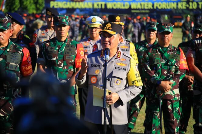 
					TNI dan Polri menggelar apel gelar pasukan terkait pengamanan event Konfrensi Tingkat Tinggi (KTT) World Water Forum (WWF) ke-10 di Bali pada 18-25 Mei 2024. Apel gelar pasukan digelar di Lapangan Niti Mandala Renon hari ini, Rabu (15/5/24).

