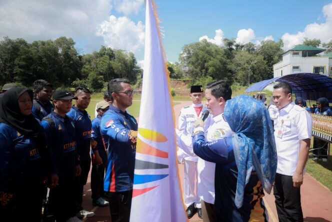 
					 Bupati Tana Tidung Ibrahim Ali membuka kegiatan Olimpiade Olahraga Siswa Nasional (O2SN) jenjang pendidikan Dasar SD/SMP Tahun 2024 di RTH H. Joesoef Abdullah, Rabu (16/5/2024). 


