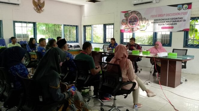 
					KPH Tarakan
SINKRONISASI : Kepala UPTD KPH Tarakan, Ridwanto Suma saat memimpin jalannya diskusi pada FGD Sinkronisasi Kegiatan Penyuluhan Masyarakat di Kota Tarakan dengan sejumlah stakeholder terkait, Jumâ€™at (17/4) pagi.