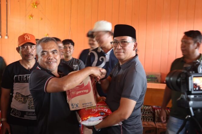 
					Datu Iman Suramenggala - Chieto Karno Salurkan Bantuan Korban Kebakaran di Long Beluah, Sabtu (18/5/24)

