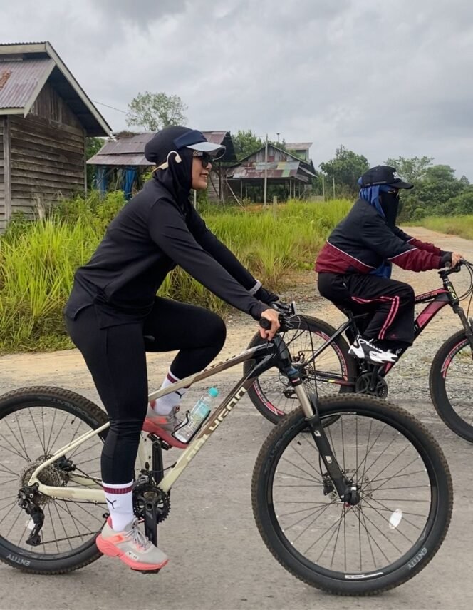 
					Vamelia Bersepeda Sembari Jajan UMKM
