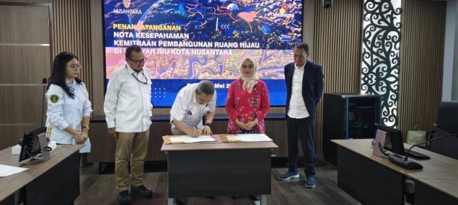 
					Sebagai bentuk dukungan industri hulu migas pada pembangunan Ibu Kota Nusantara (IKN), Satuan Kerja Khusus Minyak dan Gas (SKK Migas)  laksanakan penandatanganan nota kesepahaman tentang Kemitraan Pembangunan Ruang Hijau Penghijauan bersama Kantor Otoritas IKN (OIKN) pada tanggal 28 Mei 2024 di Balikpapan.


