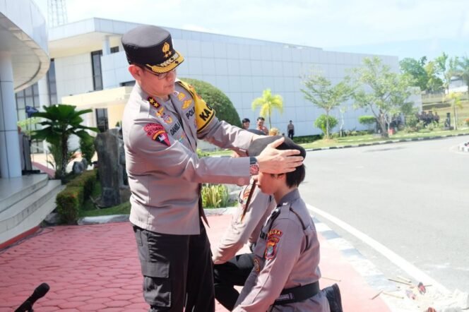 
					Kapolda Kaltara Irjen Pol Daniel Adityajaya, S.H., S.I.K., M.Si. menghadiri Tradisi pembaretan Bintara remaja angkatan 50/54 Direktorat Samapta Polda Kaltara, Rabu (29/05/24)

