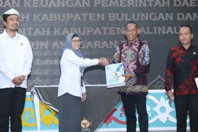 
					Untuk Kelima kalinya Pemerintah Kabupaten Bulungan  meraih opini Wajar Tanpa Pengecualian (WTP) dari Laporan Hasil Pemeriksaan (LHP) Badan Pemeriksa Keuangan (BPK) RI Perwakilan Kaltara