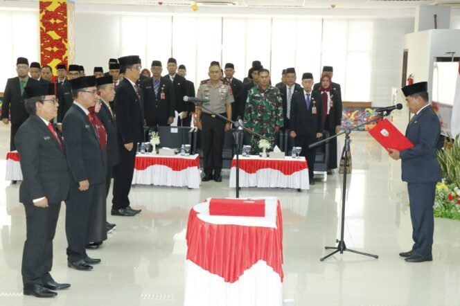 
					DILANTIK : Gubernur Kaltara, DR (HC) H Zainal A Paliwang, M.Hum melantik Pejabat Pimpinan Tinggi Pratama di Lingkungan Pemprov Kaltara, Jumat (31/5).


