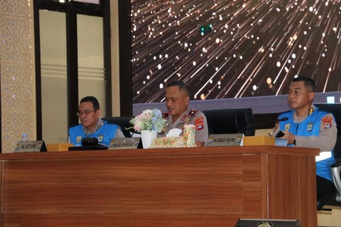
					Wakapolda Kaltara Pimpin Sidang Penentuan Kelulusan Menuju Rikkes Tahap II Penerimaan Terpadu Taruna/I Akpol Tahun Anggaran 2024
