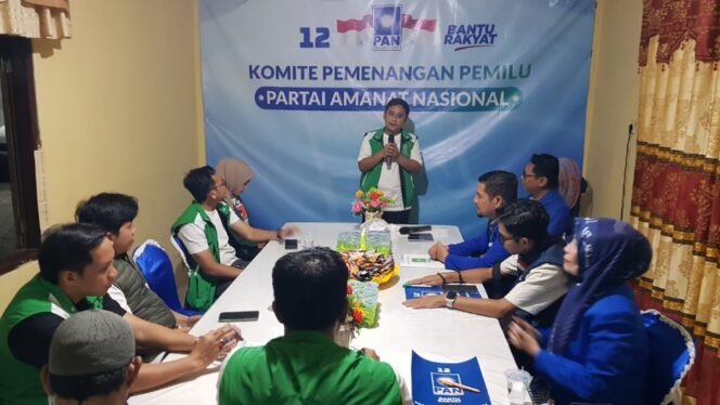 
					Achmad Usman sampaikan gagasan untuk Kota Tarakan kedepan di hadapan pengurus DPD PAN Kota Tarakan. Foto : Fokusborneo.com 