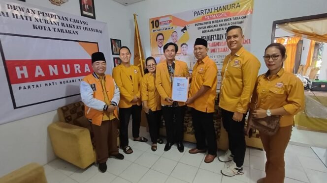 
					Yulius Dinandus daftar ke Hanura sebagai calon Wawali Tarakan. Foto : Fokusborneo.com 