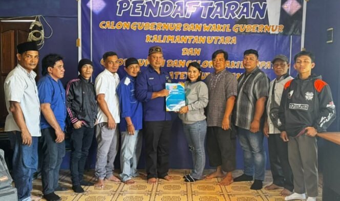 
					Hasan Basri kembalikan berkas penjaringan ke Nasdem. Foto : Ist 
