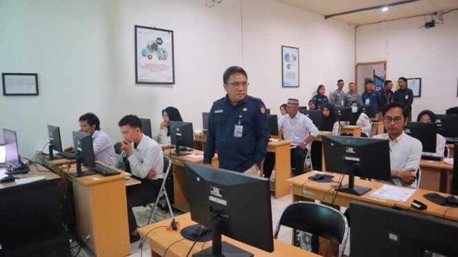 
					CAT seleksi calon Anggota PPK. Foto : Humas KPU Kota Tarakan. 