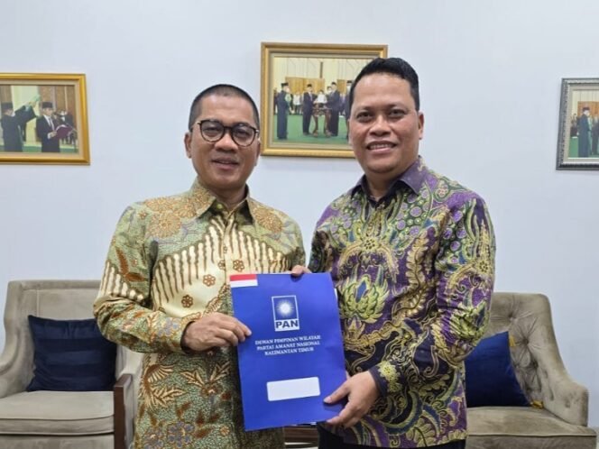 
					Ketua Tim Penjaringan Pilkada DPP PAN, Yandri Susanto beri rekomendasi Hasan Basri maju Pilgub Kaltara. Foto : Ist 