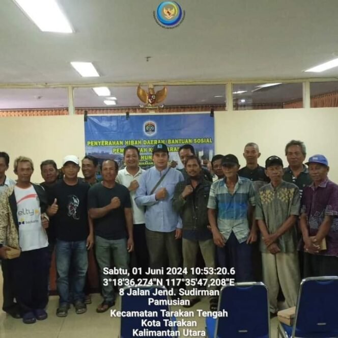 
					Usulan Reses Terealisasi, Hanafia Salurkan Bantuan Mesin Ketinting ke Nelayan Mamburungan