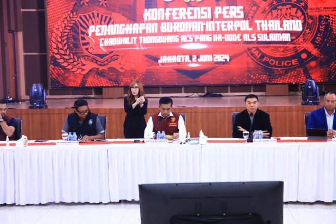 
					Press rilis penangkapan buronan paling dicari di Thailand bernama Tongduang Chaowalit alias Pang Nardone, Mingguan (2/6/2024).