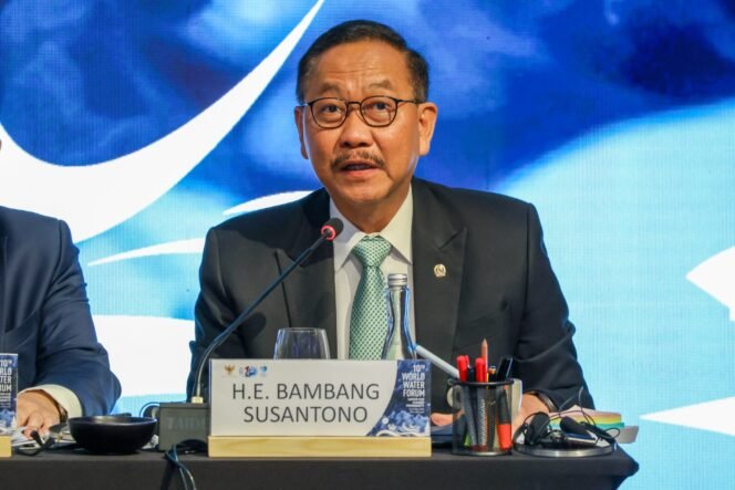 
					Kepala Otorita Ibu Kota Nusantara (IKN) BambangÂ Susantono