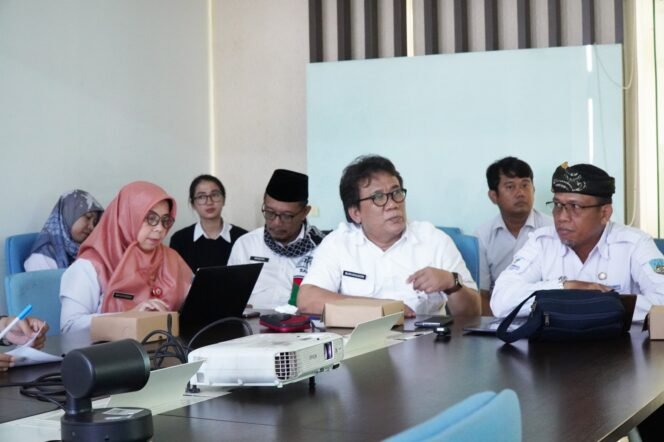 
					PERSIAPAN : Rapat Finalisasi Kegiatan Kick Off Intervensi Serentak Percepatan Penurunan Stunting (PPS) yang akan digelar Kamis (6/6).

