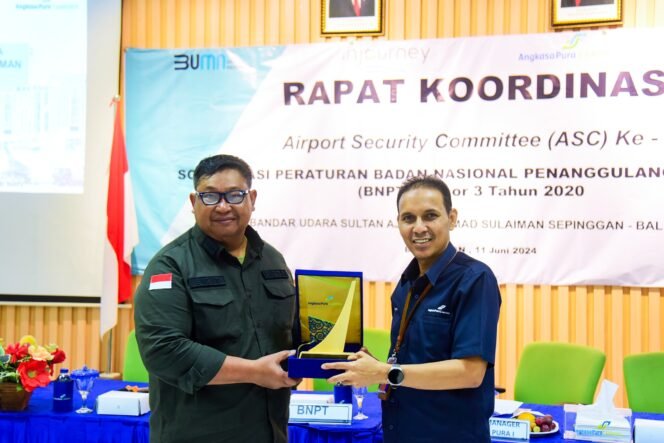 
					Menjadi salah satu pintu gerbang menuju Ibu Kota Nusantara (IKN) Bandar Udara Internasional Sultan Aji Muhammad Sulaiman (SAMS) Sepinggan â€“ Balikpapan gelar _Airport Security Comittee (ASC)_ ke-III  bersama Badan Nasional Penanggulangan Terorisme (BNPT) pada tanggal 11 Juni 2024 lalu.

