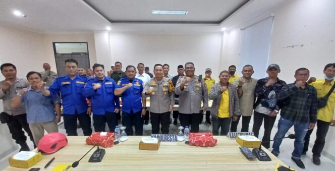 
					Jelang Pilkada Kota Kapolresta Balikpapan berikan  Peningkatan Kemampuan Pengamanan Lingkungan Para Awak Satkamling