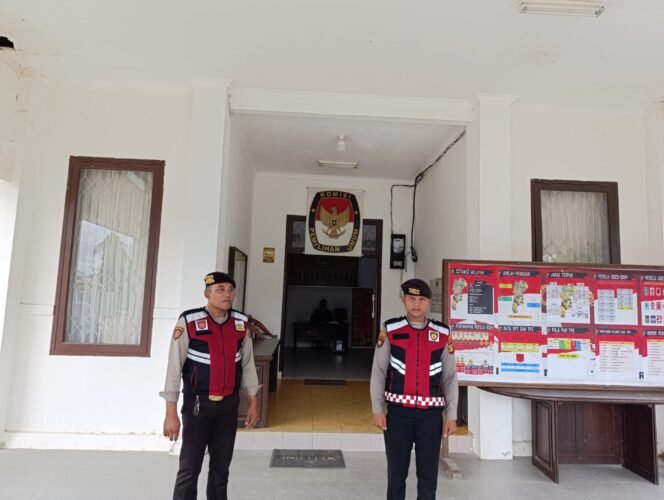 
					Menjelang Pemilihan Kepala Daerah (Pilkada) yang akan digelar dalam beberapa bulan mendatang, Satuan Samapta Polres Penajam Paser Utara (PPU) memperketat pengawasan dengan menggelar patroli intensif di kantor Komisi Pemilihan Umum (KPU) Kabupaten Penajam Paser Utara. Kegiatan ini merupakan bagian dari upaya menjaga keamanan dan ketertiban di wilayah tersebut. Sabtu 15/06/24

