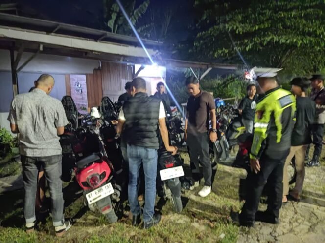 
					Polres Kutai Barat jajaran Polda Kalimantan Timur melaksanakan patroli KRYD di beberapa tempat atau titik rawan gangguan Kamtibmas di kota Sendawar Kabupaten Kutai Barat Sabtu (15/6/2024) malam.