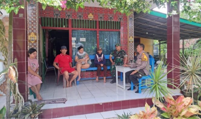 
					Menjelang Pemilihan Kepala Daerah (Pilkada) 2024, Polsek Sangasanga melaksanakan kegiatan patroli dialogis 3 Pilar, untuk menjaga keamanan di wilayah Kecamatan Sangasanga. Kegiatan ini dilakukan pada Minggu (16/6/2024).
