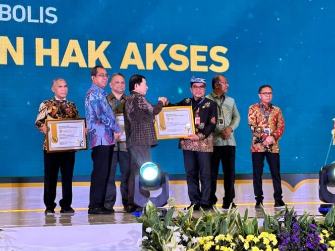 
					REGSOSEK : Sekprov Kaltara, Dr H Suriansyah, M.AP menghadiri Peluncuran Kolaborasi Pemanfaatan Sistem Data Regsosek di Gedung Dhanapala Kemenkeu, Kamis (20/6/24).