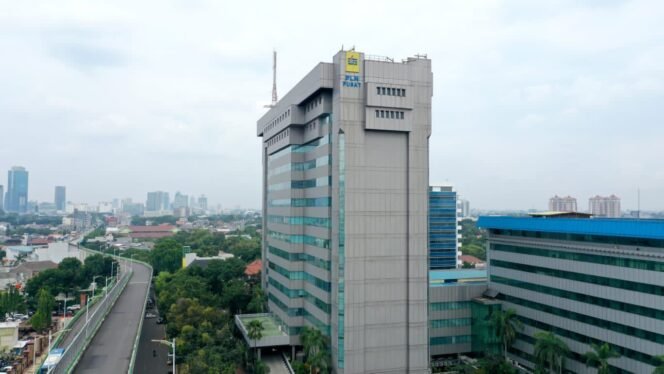 
					Gedung PLN Kantor Pusat di daerah Kebayoran Baru, Jakarta Selatan.