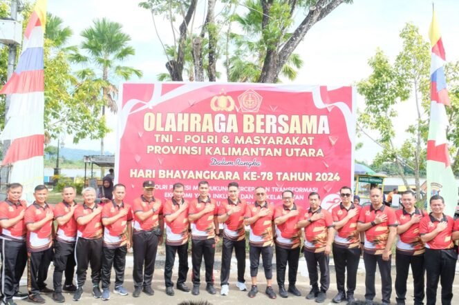 
					Polda Kaltara menggelar olahraga bersama dalam rangka menyambut hari ulang tahun (HUT) ke-78 Bhayangkara Tahun 2024. 
