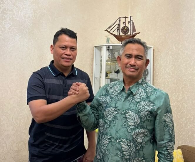 
					dr. Khairul bersilaturahmi ke Ketua Komite III DPD RI Hasan Basri. Foto : Ist 