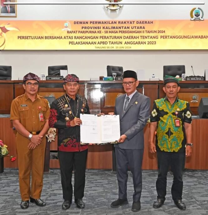 
					DPRD Provinsi Kaltara gelar rapat paripurna persetujuan LKPD 2023. Foto : Humas Setwan.