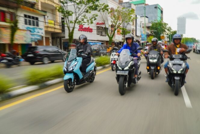 
					KREATIFITAS : Gubernur Kaltara, DR (HC) H Zainal A Paliwang, M.Hum mengikuti kegiatan Tarakan Auto Fest 2K24 di Graha Pemuda KNPI, Ahad (30/6). 


