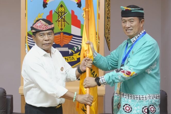 
					PELEPASAN : Gubernur Kaltara, DR (HC) H Zainal A Paliwang, M.Hum melepas kontingen Kaltara menuju Utsawa Dharma Gita Nasional XV Tahun 2024.

Gubernur Lepas Kontingen Kaltara Menuju Utsawa Dharma Gita Nasional XV Tahun 2024

