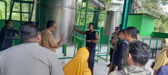 
					PENILAIAN : Tim KPH Tarakan saat menerima kunjungan verifikator ProKlim Utama 2024 di Rumah Produksi MKP Persemaian, belum lama ini.

