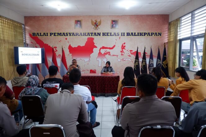 
					Bertempat di Balai Pemasyarakatan Kelas II Balikpapan ( BAPAS ) Satuan Bimbingan Masyarakat Polresta Balikpapan gelar Sosialisasi Undang Undang ITE dalam menjelang Pilkada serentak di Kota Balikpapan, Selasa (02/7/24)

