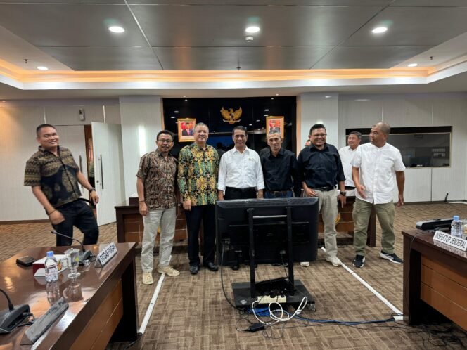 
					Menteri Pertanian (Mentan), Andi Amran Sulaiman, mengundang langsung para pelaku usaha di bidang peternakan, khususnya peternak sapi, kambing dan domba se-Indonesia. Salah satunya, Bulungan Mandiri Farm (BMF).

