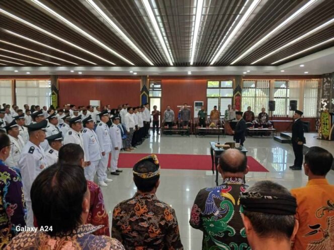 
					Bupati Bulungan, Syarwani saat mengukuhkan masa jabatan 8 Tahun kepada 64 Kades, Kamis (4/7/2024).