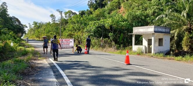 
					Kendaraan Melebihi Roda 6 dan Diatas 6 Ton Dilarang Lewat Jalan Seputuk-Kapuak