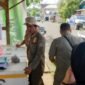 Satuan Polisi Pamong Praja (Pol PP) Tana Tidung ikut andil membantu Dinas Perindustrian, Perdagangan, Koperasi dan Usaha Mikro Kecil Menengah (Disperindagkop UMKM) Tana Tidung dalam penertiban pedagang di Pasar Imbayud Taka.