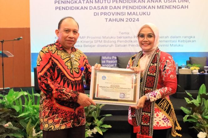 
					Vamelia Ibrahim mendapat atensi dan apresiasi peserta Rapat Koordinasi tentang Capaian Implementasi Kebijakan Merdeka Belajar Dalam Upaya Pemerataan Peningkatan Mutu PAUD, Pendidikan Dasar, dan Pendidikan Menengah di Provinsi Maluku   Kamis, (11/07/2024).

