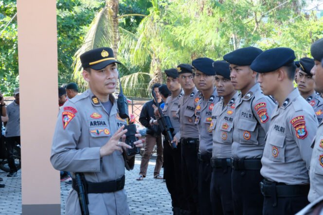 
					Polda Kaltara PAM pengamanan jelang Pleno Rekapitulasi PSU di Tarakan, Minggu (14/7/2024).

 