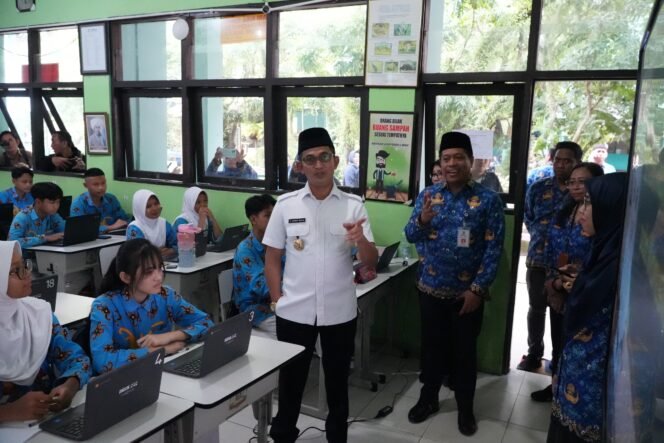 
					Pembagian 98 Ribu Seragam Sekolah Mulai Dilaksanakan Bertahap