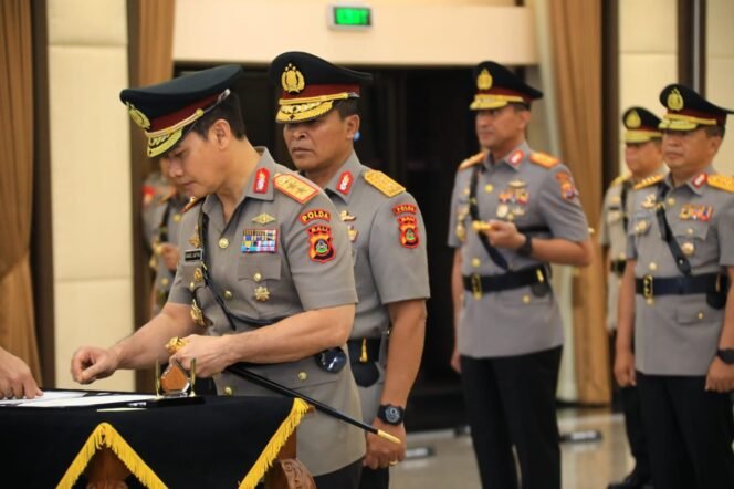 
					Sertijab Kapolda Kaltara dipimpin oleh Kapolri.
