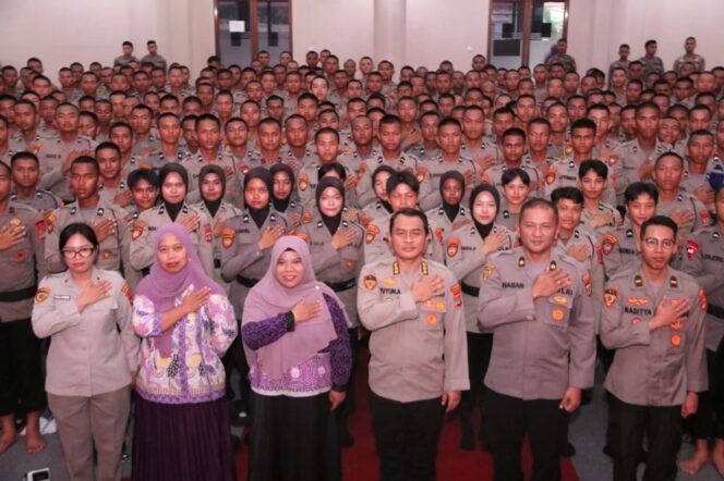
					Polda Kalimantan Utara melaksanakan Sosialisasi Peningkatan Kondisi Kesehatan Mental kepada Tamtama dan Bintara Remaja Polda Kaltara di lingkungan Mapolda Kaltara, Rabu (31/07/2024)

